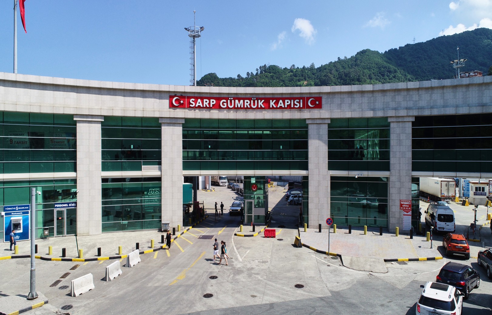 Sarp Sınır Kapısı’nda Kasım rekoru: 32 bin 662 TIR geçişi