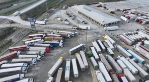 İpsala Sınır Kapısı TIR Geçişlerine Kapatıldı: Yunan Çiftçi Grevi Taşımayı Durdurdu